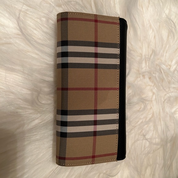 Beautiful Wallet - Picture 1 of 4